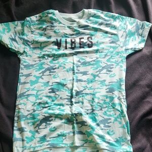 Vibe Mens Green and Gray Camo Short Sleeve Tee
